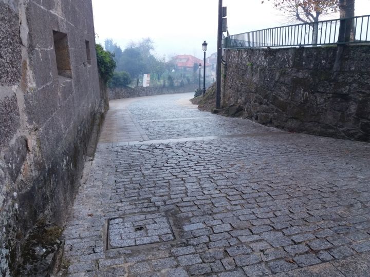 Humanización y formación de beirarrúas no entorno da igrexa de San Pedro de Tenorio.