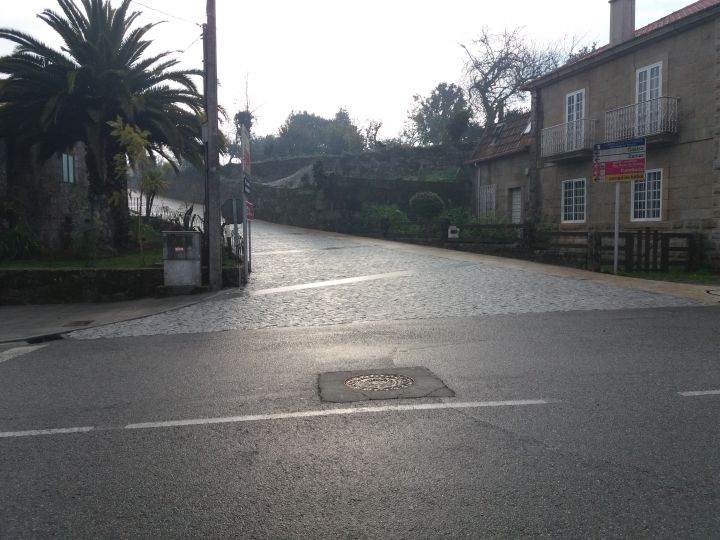 Humanización y formación de beirarrúas no entorno da igrexa de San Pedro de Tenorio.