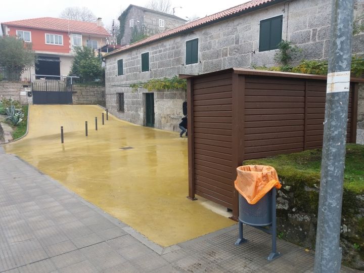 Humanización y formación de beirarrúas no entorno da igrexa de San Pedro de Tenorio.