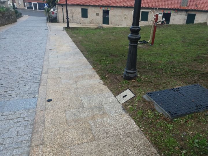 Humanización y formación de beirarrúas no entorno da igrexa de San Pedro de Tenorio.