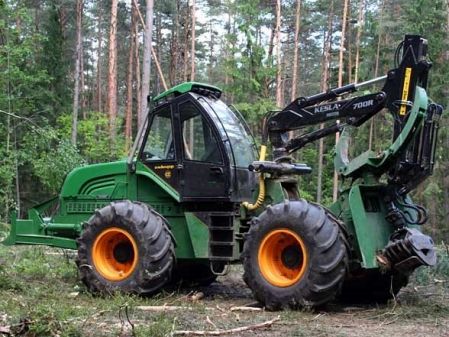 Tractor forestal autocargador
